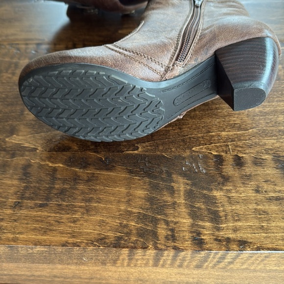 BareTraps Women's Mushroom Micro Triumph Ankle Boots Size 6.5 - Picture 7 of 7